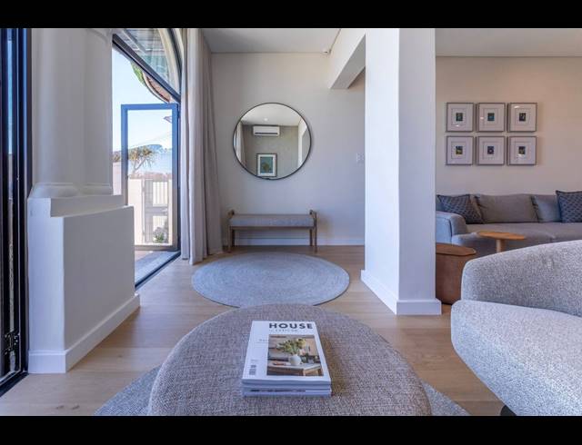 2 BEDROOM APARTMENT TO LET IN SEA POINT